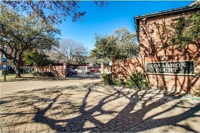 Building Photo - 18333 Roehampton Dr Unit #1124