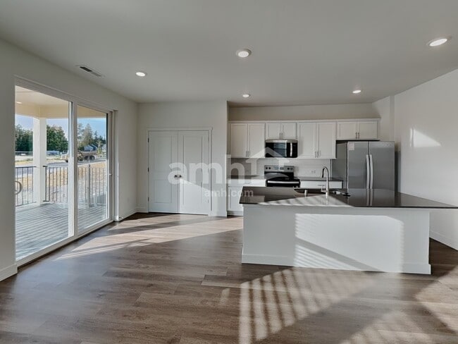 Photo - 4712 85th Dr NE