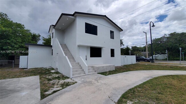 Building Photo - 6201 SW 22nd St Unit 1