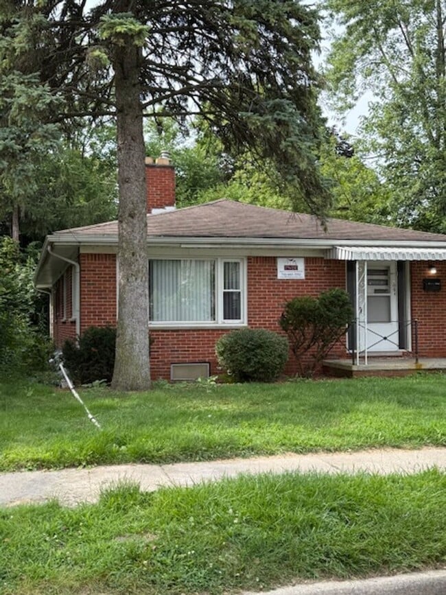 Building Photo - 1000 Woodlawn Ave