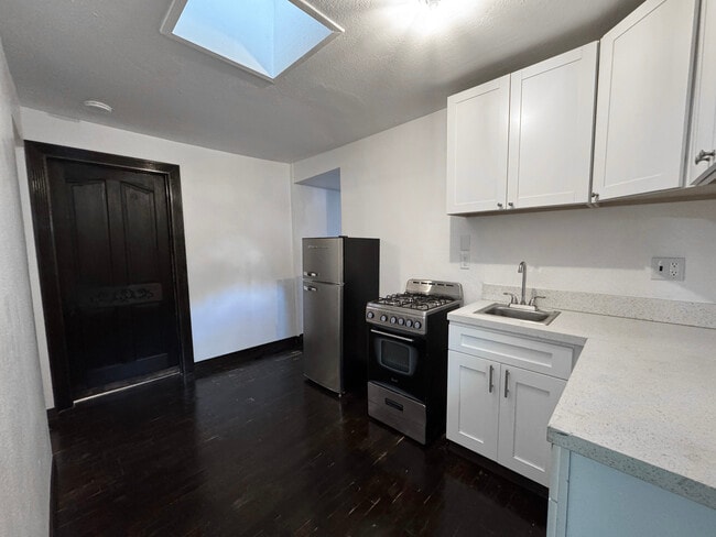 Photo - 1108 N Sweetzer Ave