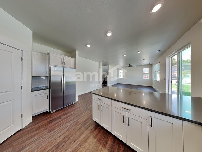 Photo - 804 S Oak St