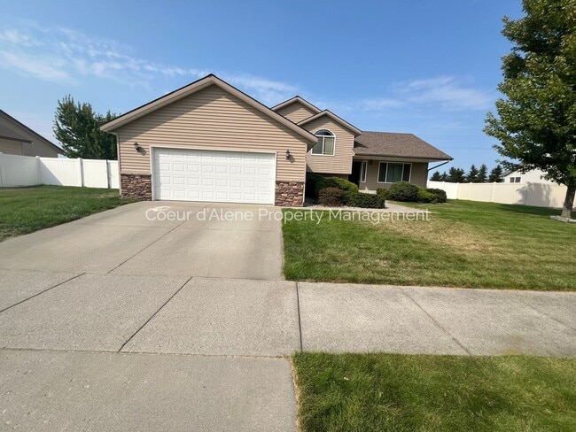 Well Maintained 4 bed house in The Landings - Well Maintained 4 bed house in The Landings