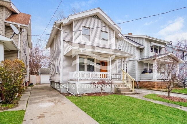Photo - 3606 Leybourn Ave