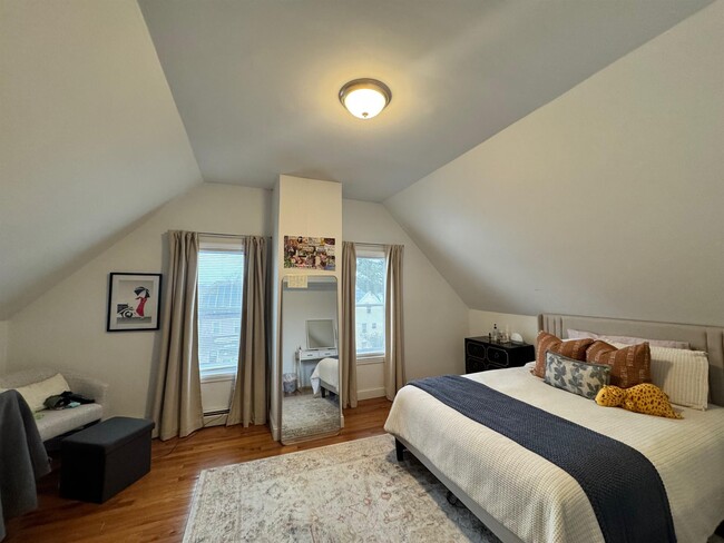 Building Photo - 25 4th St Unit 2