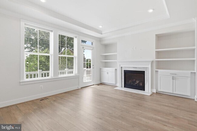 Photo - 2252 S Glebe Rd