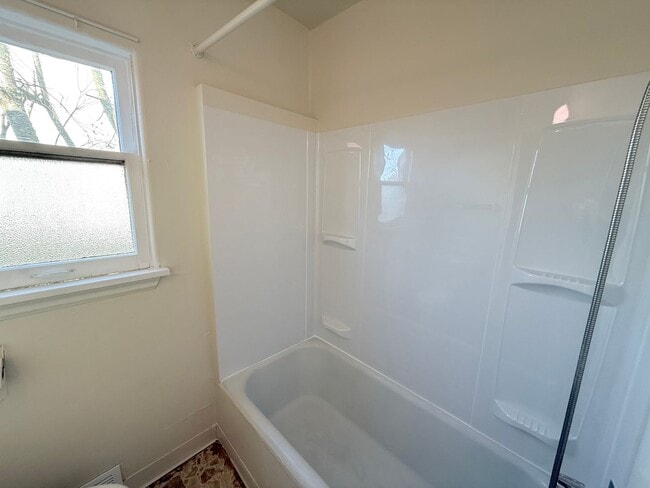 Photo - Vintage Charmer with Mountain View