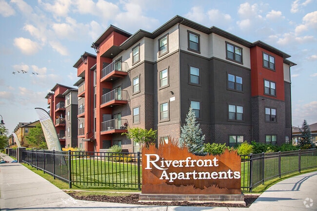 Building Photo - Riverfront Rental