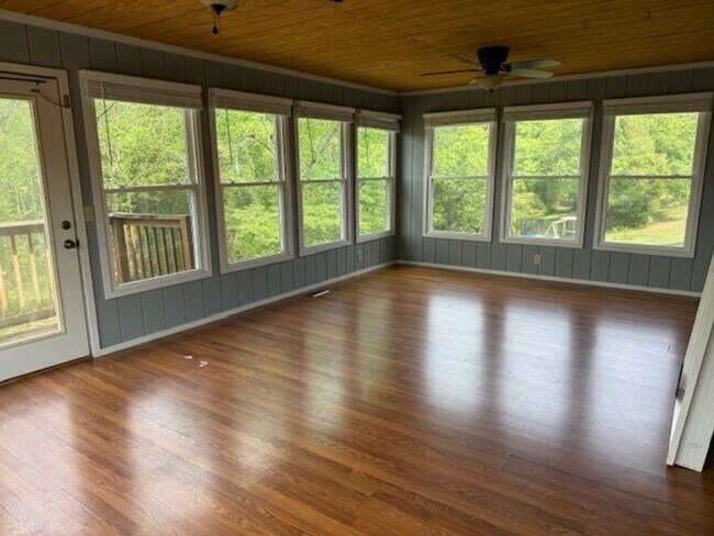 Photo - 3 Bedroom / 2.5 Bathroom - Home in Cookeville!