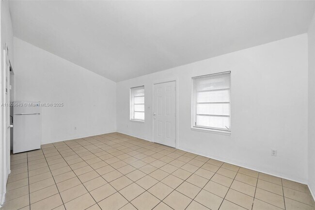 Photo - 840 SW 7th St Unit 842