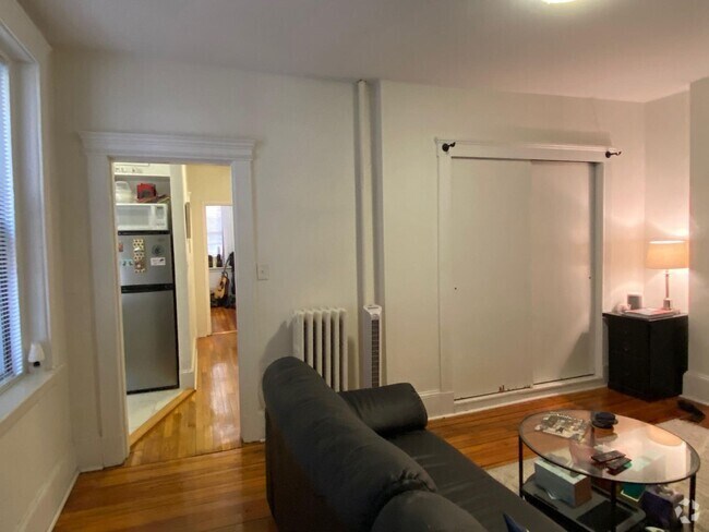 Building Photo - 9/1 Rare 2BR/2BA apartment in the heart of...