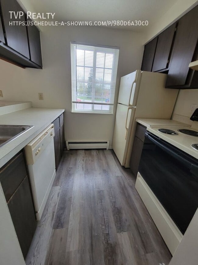 Photo - 1448 W River Rd N