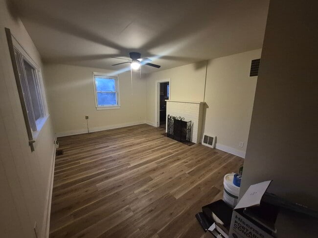 Photo - 460 Stuart St