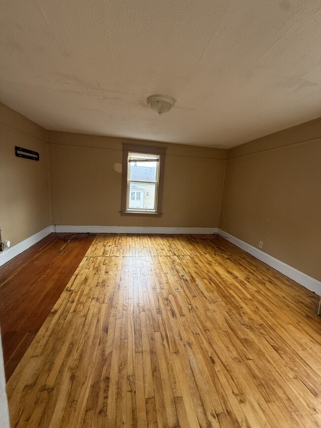 Building Photo - 372 Madison Ave Unit 3