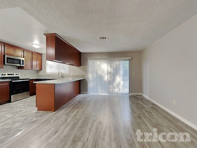 Photo - 748 La Cruz Ln