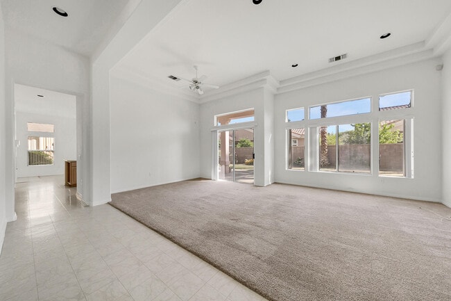 Photo - 78549 Links Dr