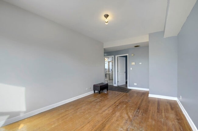 7724 S Cornell Ave Unit 3