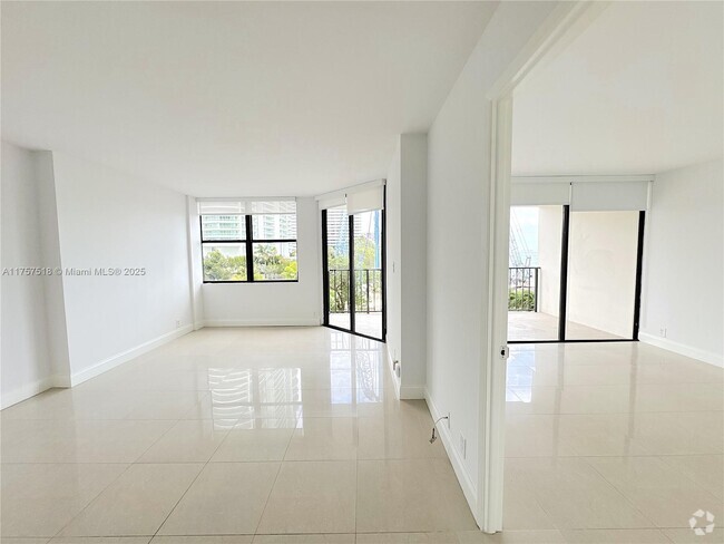 Building Photo - 1865 Brickell Ave Unit A404 Rental