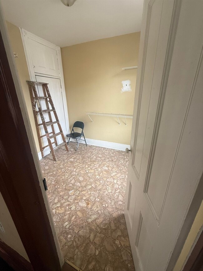 Photo - 417 42nd St