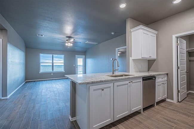 Photo - 1620 Highland Loop
