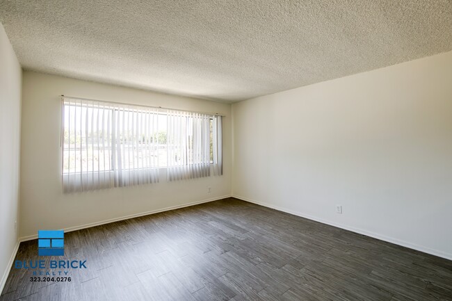 Building Photo - 17834 Burbank Blvd Unit 217