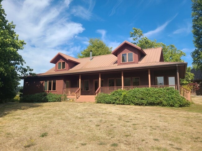 Building Photo - Beautifully Refurbished Farmhouse with Val...