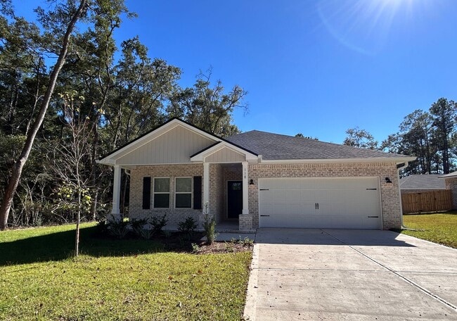 Brand New 3/2 home with fenced yard - Brand New 3/2 home with fenced yard