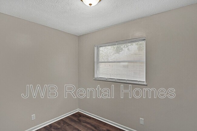 Photo - 2643 Vernon St