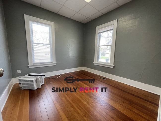 Photo - Renovated 2 Bedroom on Campus, Free Parkin... Unit 519