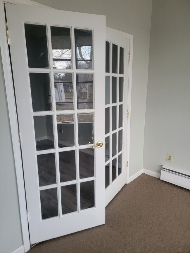 317 E Broad St Unit Store Front