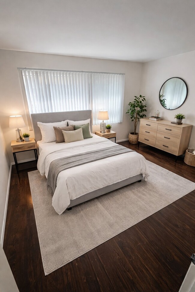 Building Photo - 11030 Moorpark St