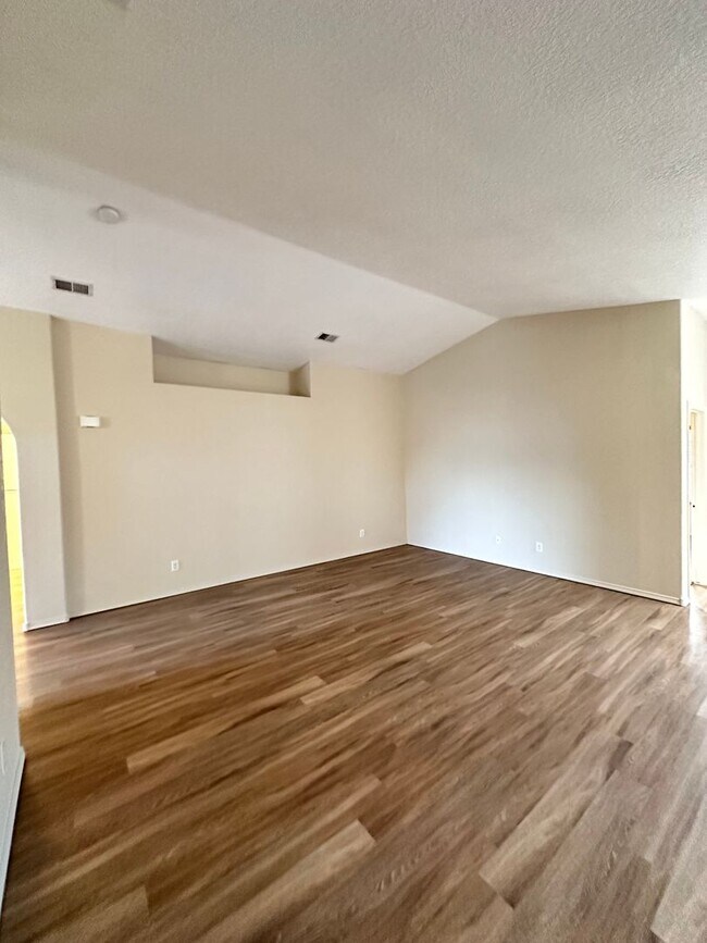 Photo - 3 bed 2 bath home in Huning Ranch