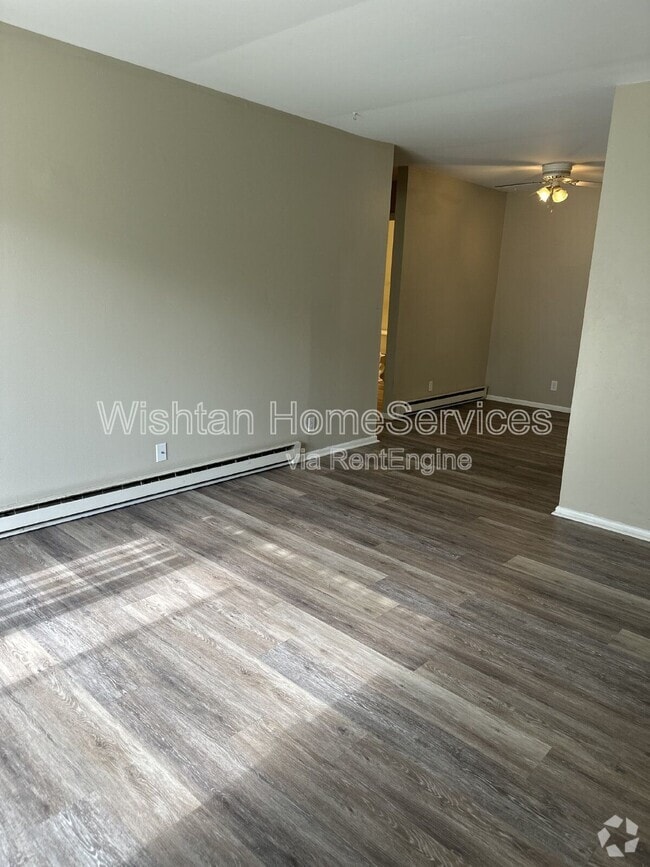 Building Photo - 204 Charleston Blvd Unit 1 Rental