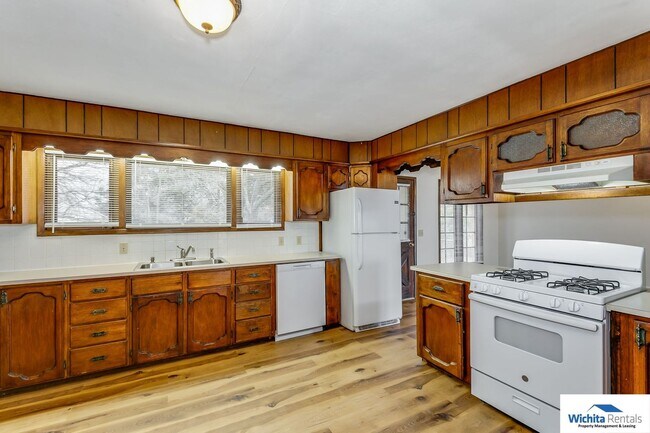 Photo - Huge Single Family Home w/ Massive Yard an...