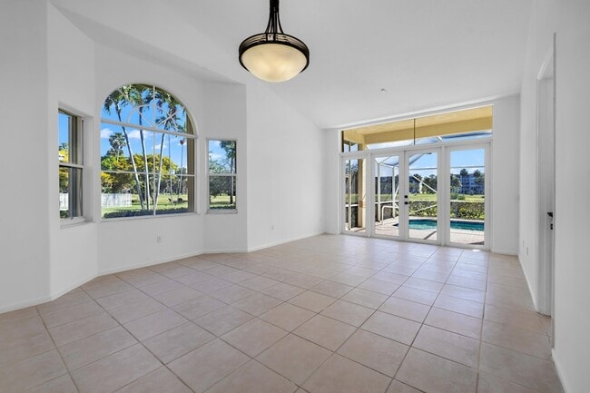 Photo - 608 W Palm Aire Dr