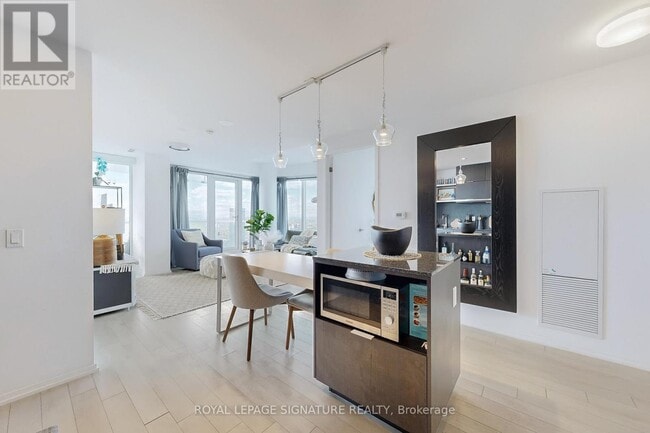 Photo - 197 Yonge St Unit 5811