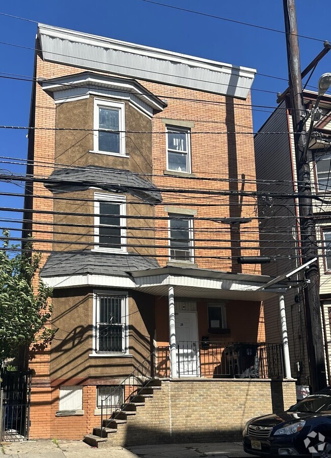 Building Photo - 35 Norfolk St Unit 2 Rental
