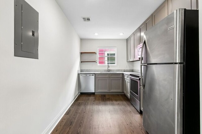 Photo - 2239 St Andrew St