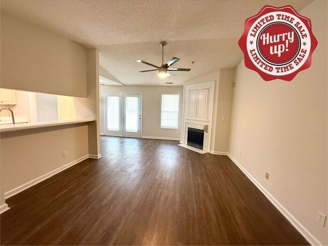 Building Photo - Modern Updated Top Floor unit! Freshly Pai... Rental