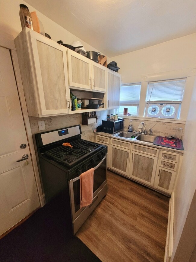 Building Photo - 433 Vine St Unit 3