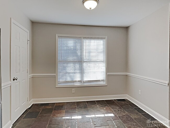Photo - 661 Beavers Cove Ln NW