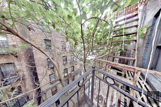 W 52ND ST.