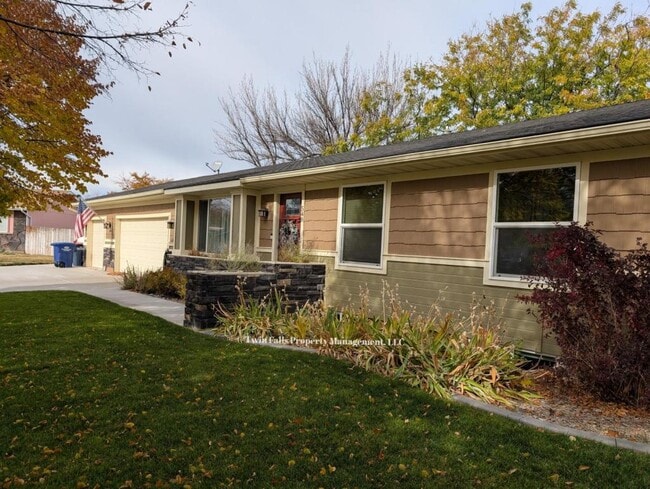 Photo - 548 Park Meadows Cir