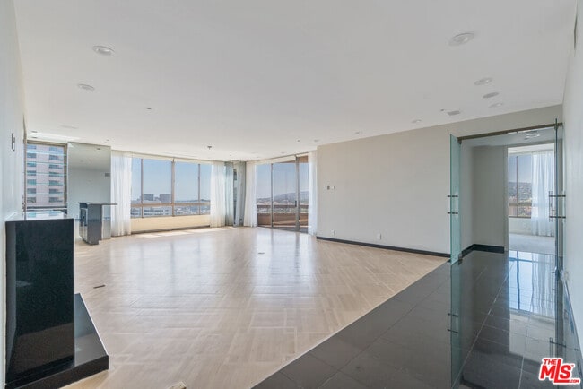 Photo - 10430 Wilshire Blvd Unit 2001