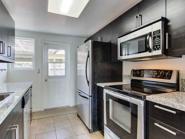 Photo - Awesome Townhome w/ 3 bedroom