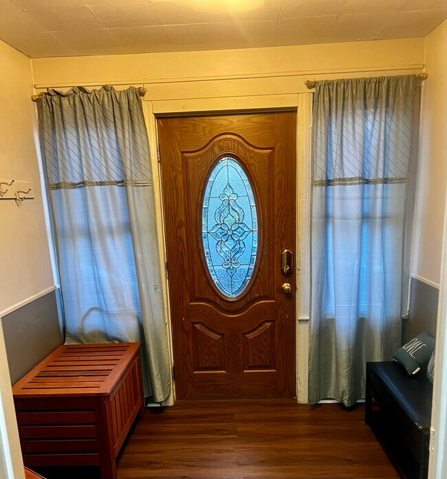 Photo - 9220 104th St