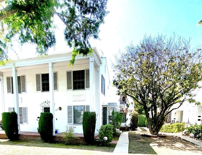 Front of building - 1227 1/2 S Orlando Ave Unit 1227 .5