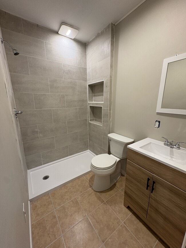 Photo - 207 Dunseith St