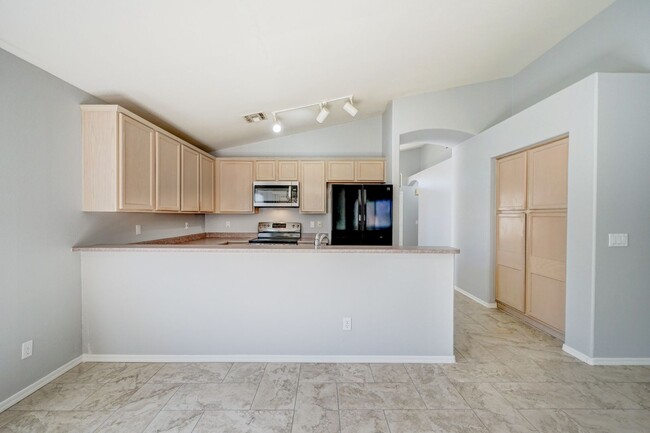Stylish 3-Bedroom Home with Solar Panels L... - Stylish 3-Bedroom Home with Solar Panels L...