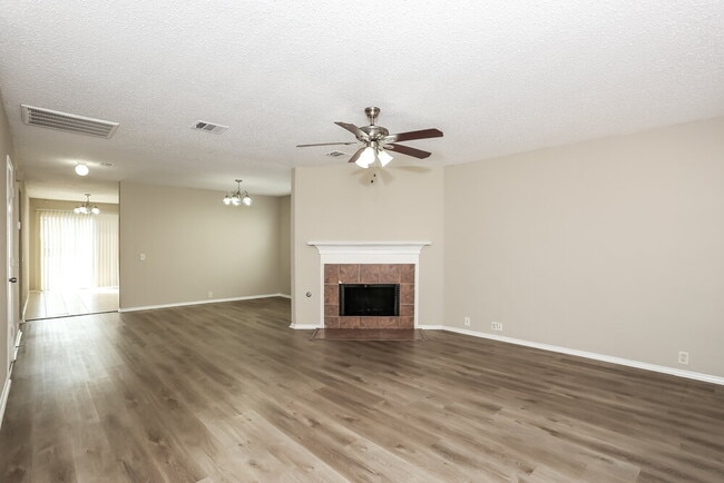 Photo - 6736 Ambercrest Dr